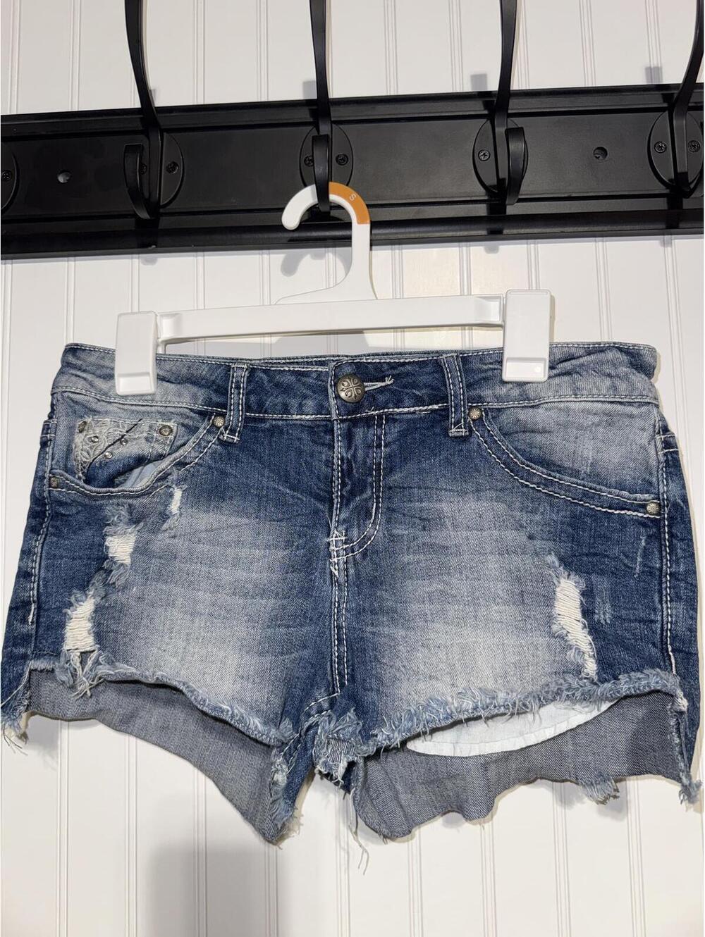 Vintage Y2K Soundgirl Distressed Lace Pocket Rhinestone Denim Shorts Juniors 11